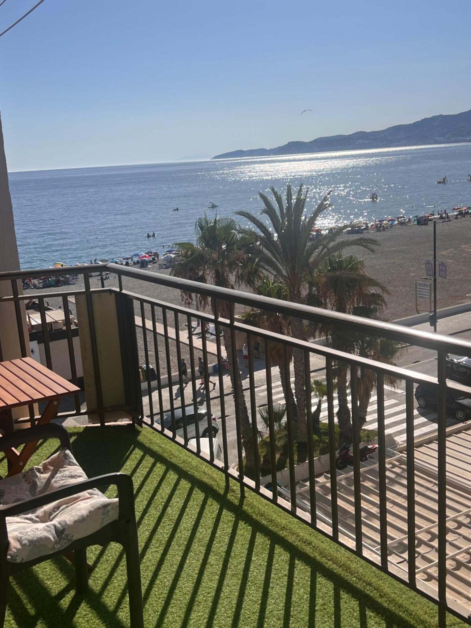 Apartamento En Primera Linea De Playa サロブレーニャ エクステリア 写真