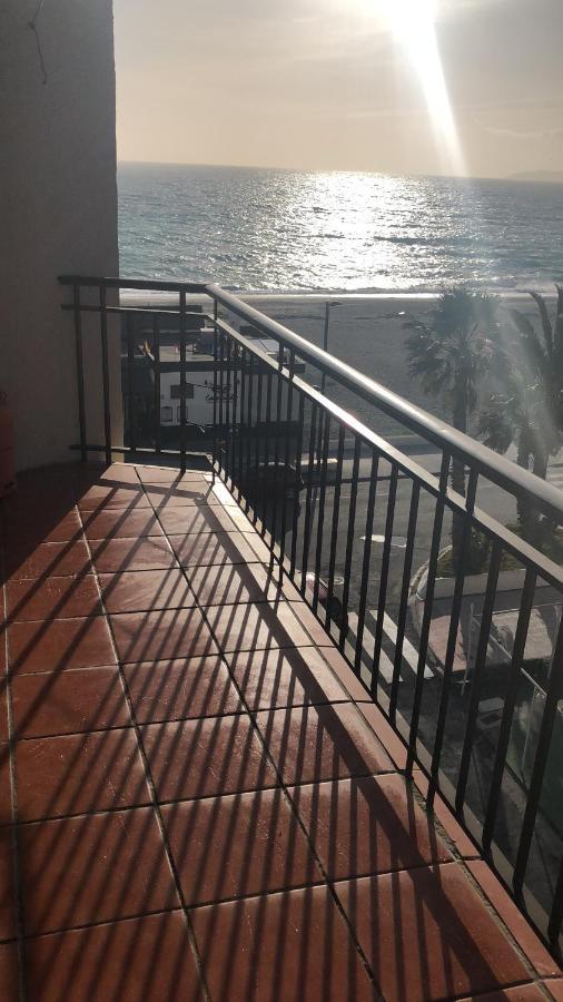 Apartamento En Primera Linea De Playa サロブレーニャ エクステリア 写真